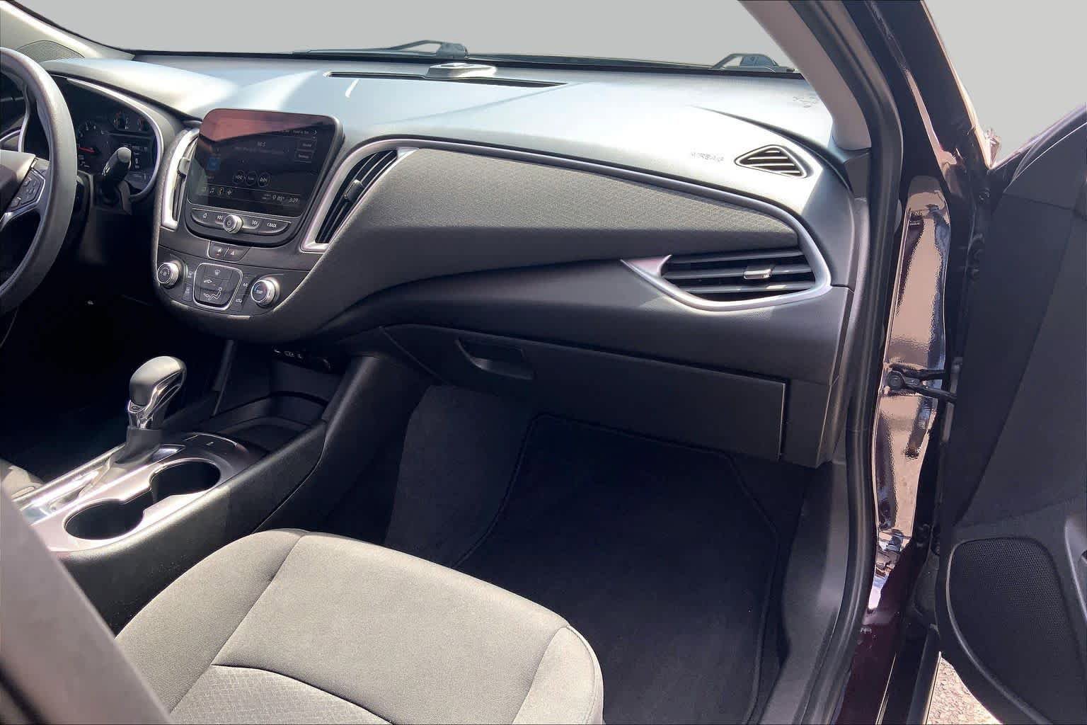 Used 2021 Chevrolet Malibu LS FWD image 19