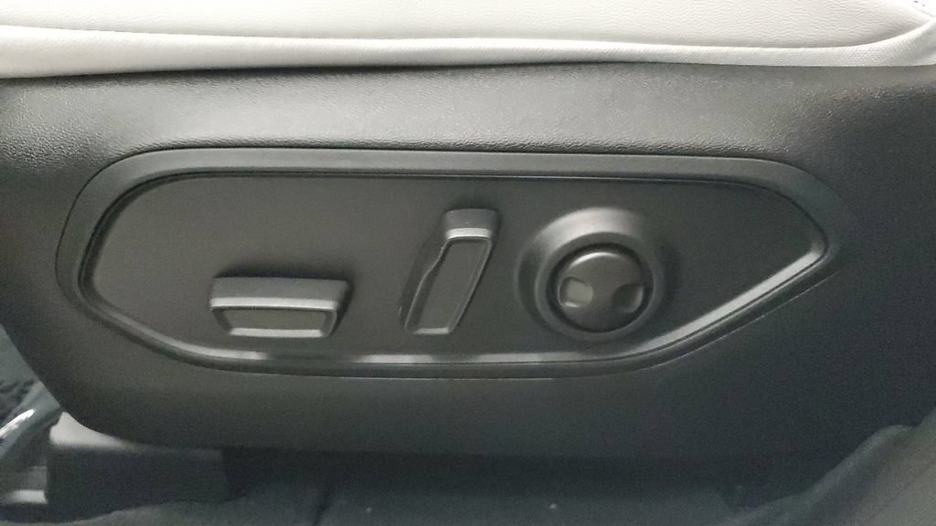 Used 2026 Jeep Cherokee Overland AWD/4WD image 25