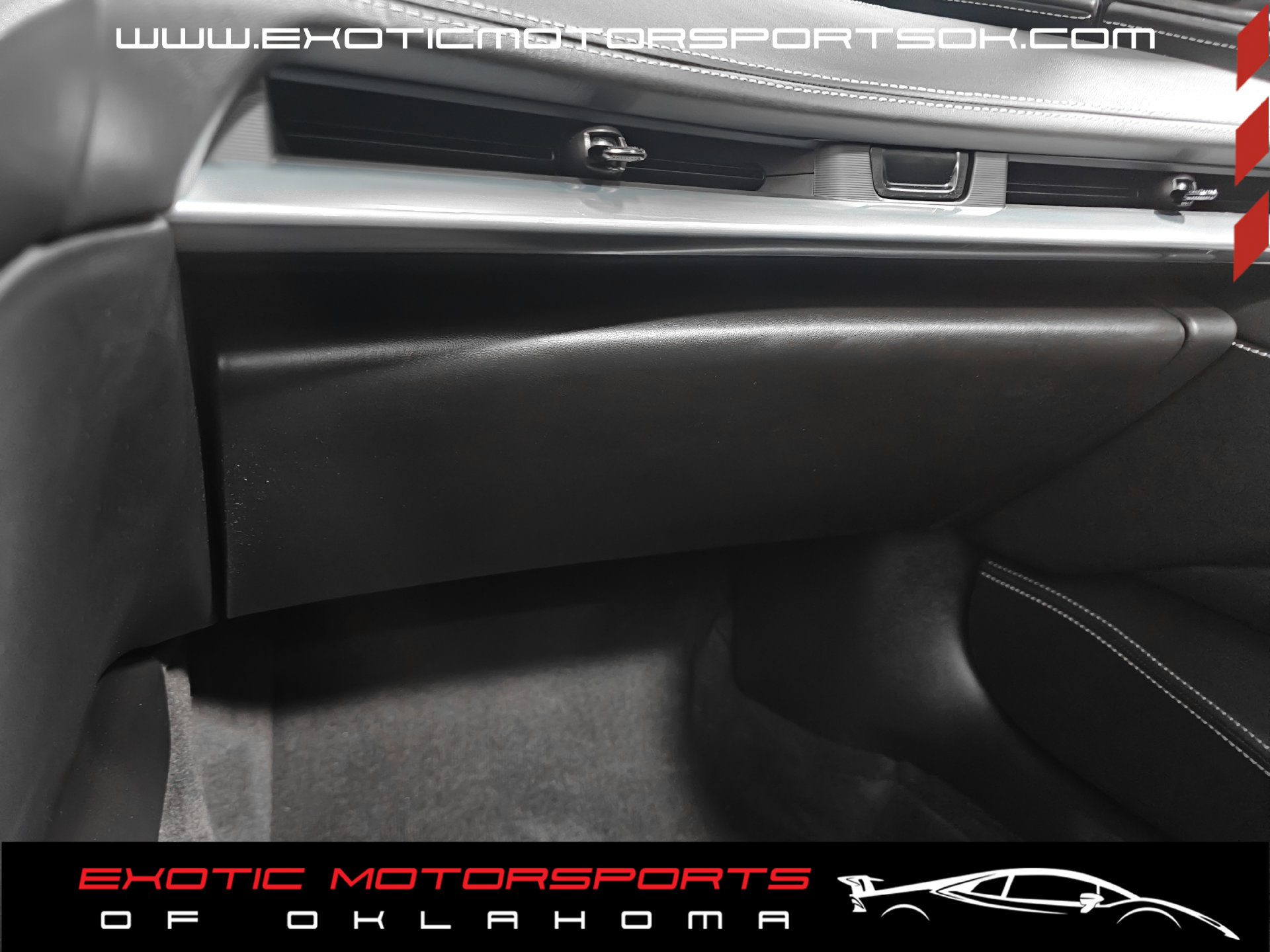 Used 2024 Chevrolet Corvette Stingray Premium Conv w/ Z51 Performance Package RWD image 33