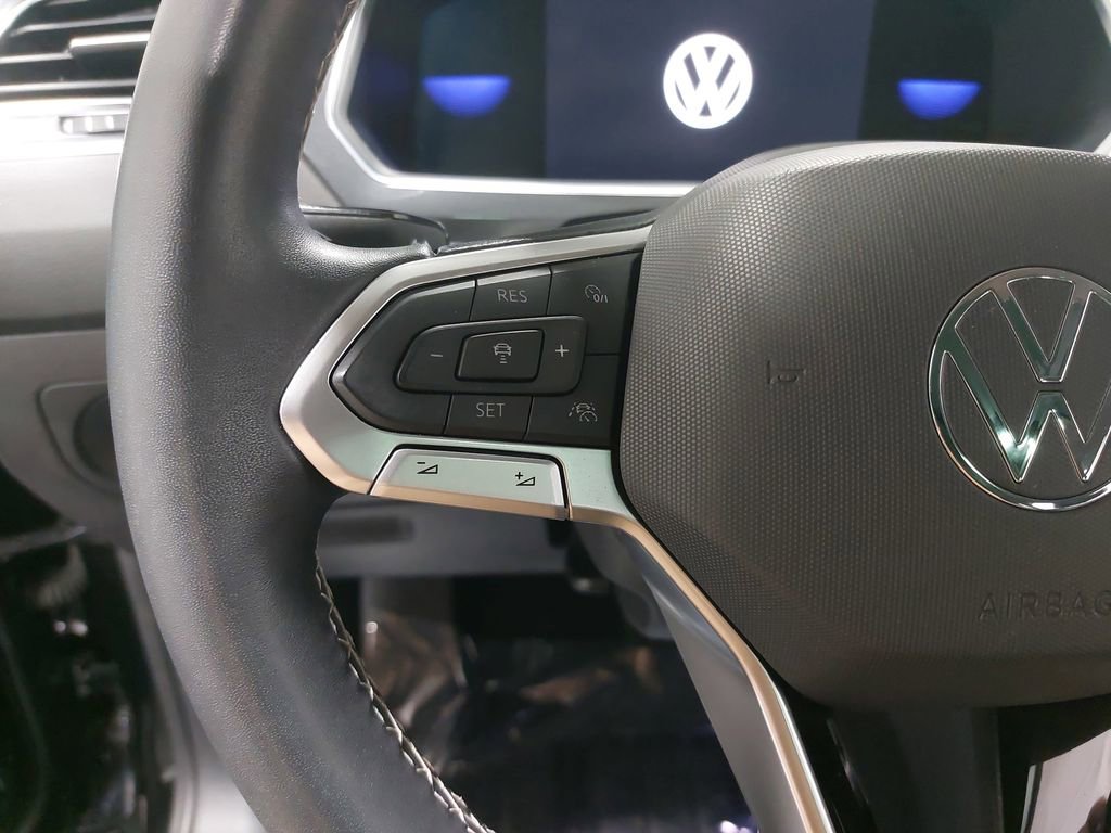 Used 2022 Volkswagen Tiguan SE image 17
