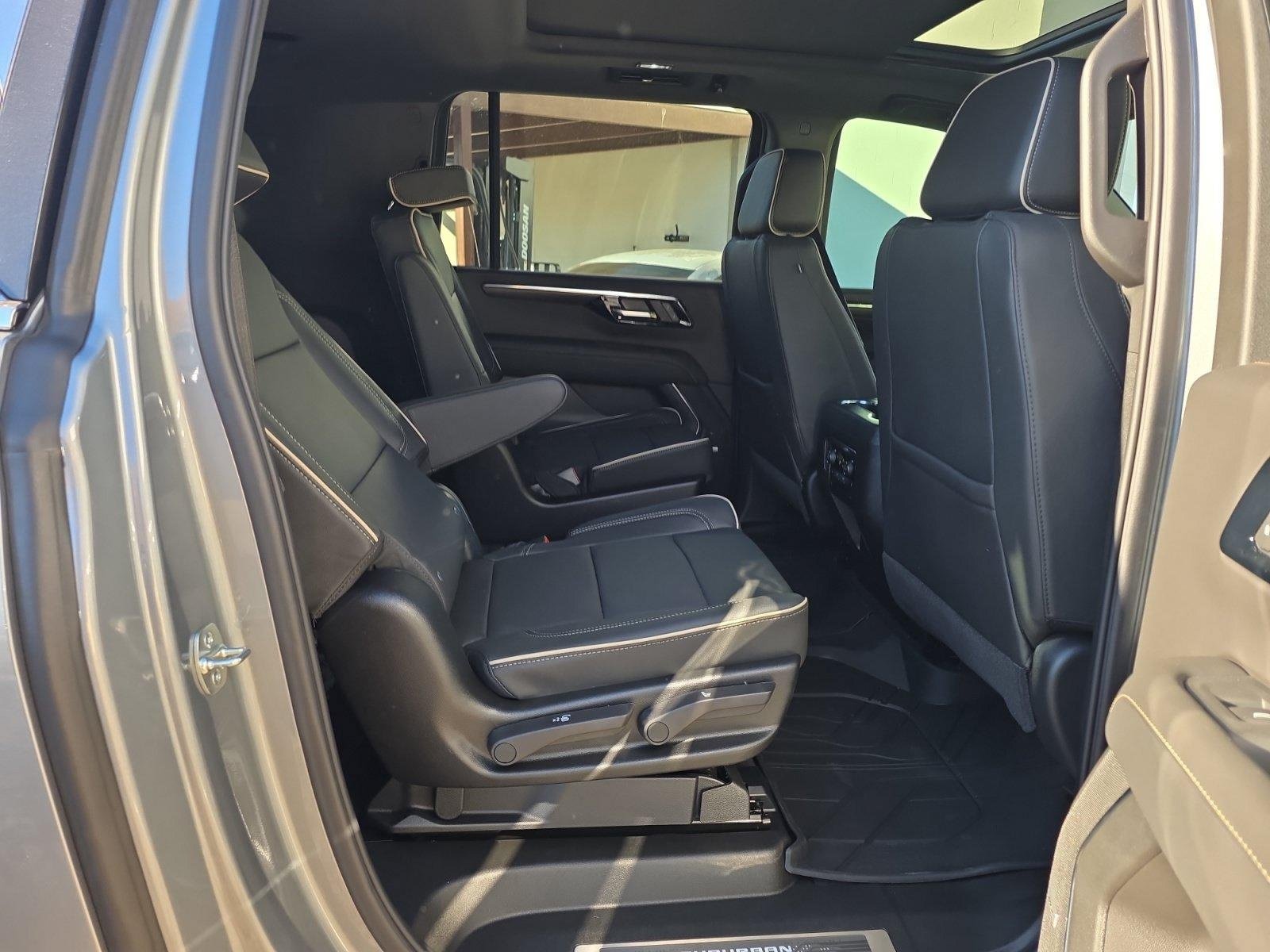 New 2026 Chevrolet Suburban Premier w/ Sun And Tow Package AWD/4WD image 31