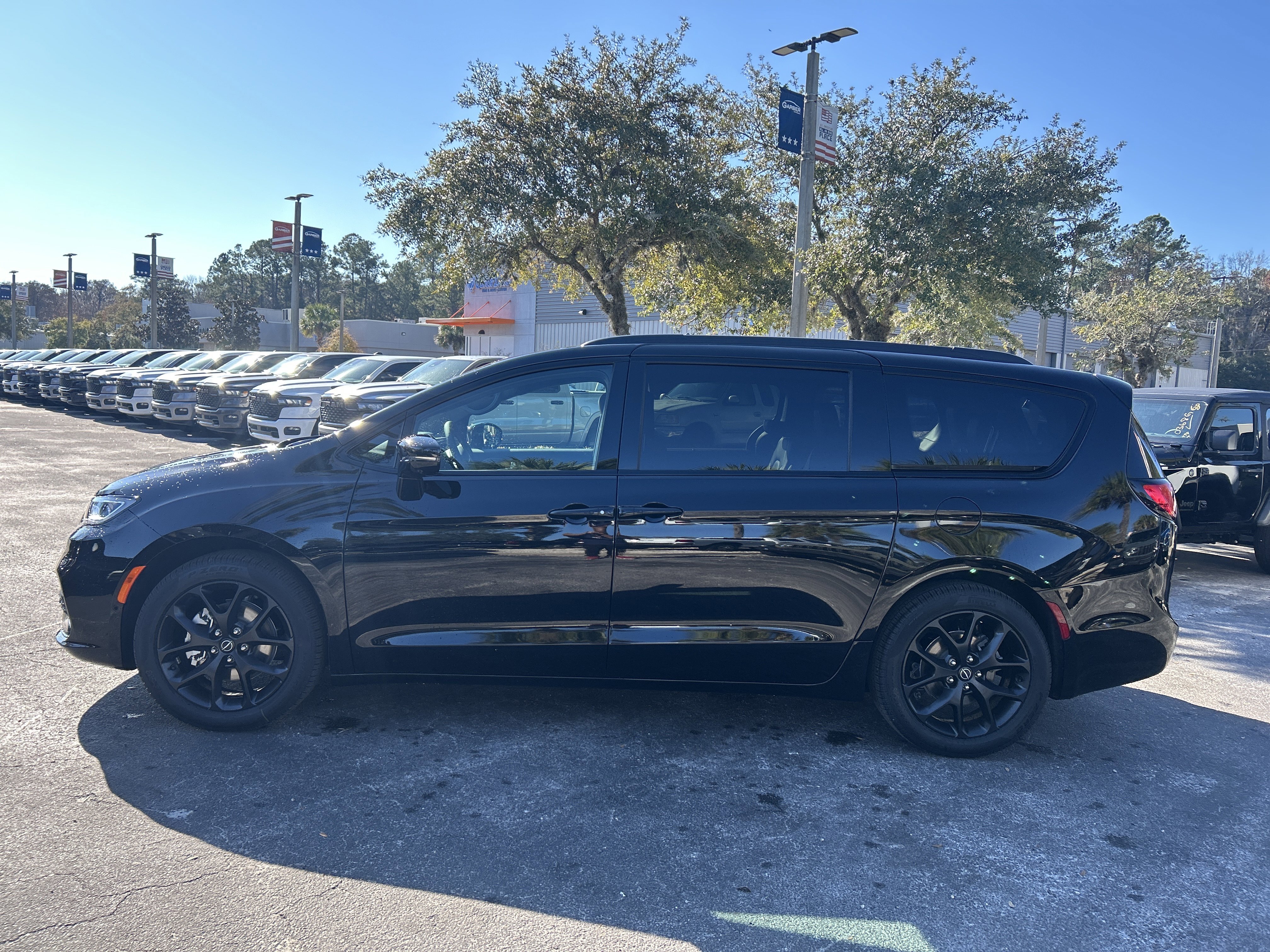 New 2026 Chrysler Pacifica Select image 25