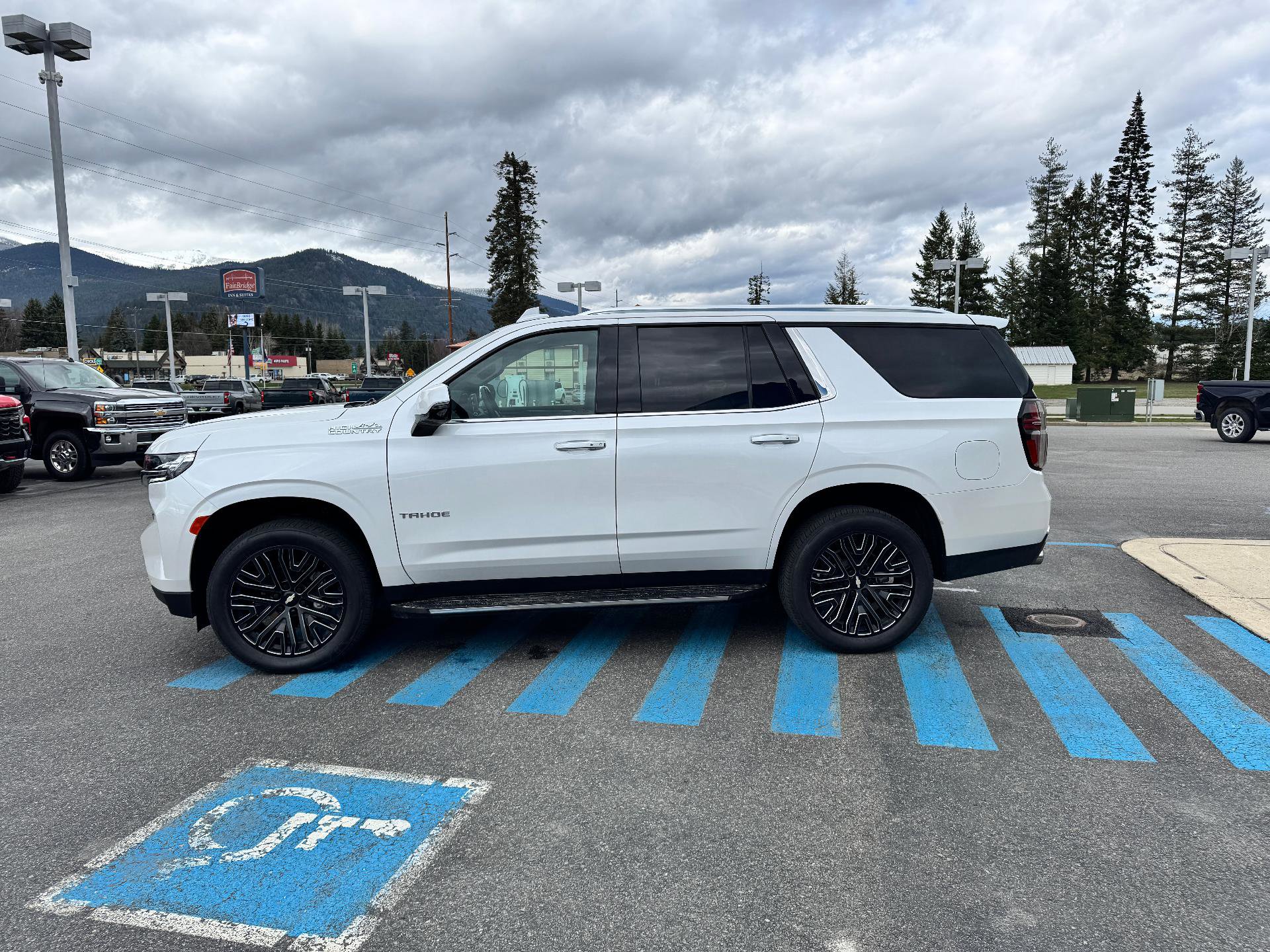 Used 2024 Chevrolet Tahoe High Country image 4