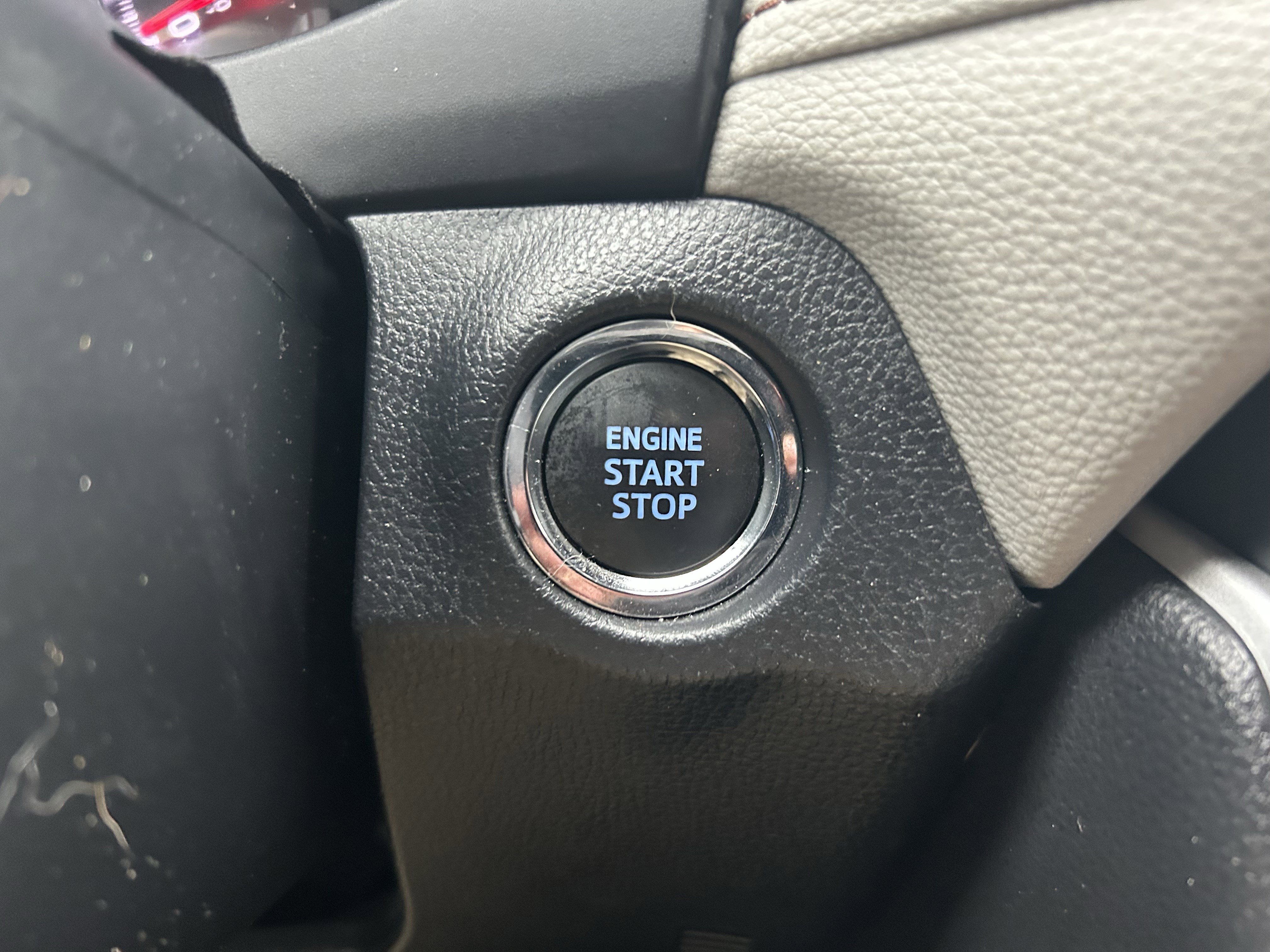 Used 2022 Toyota RAV4 XLE Premium image 16