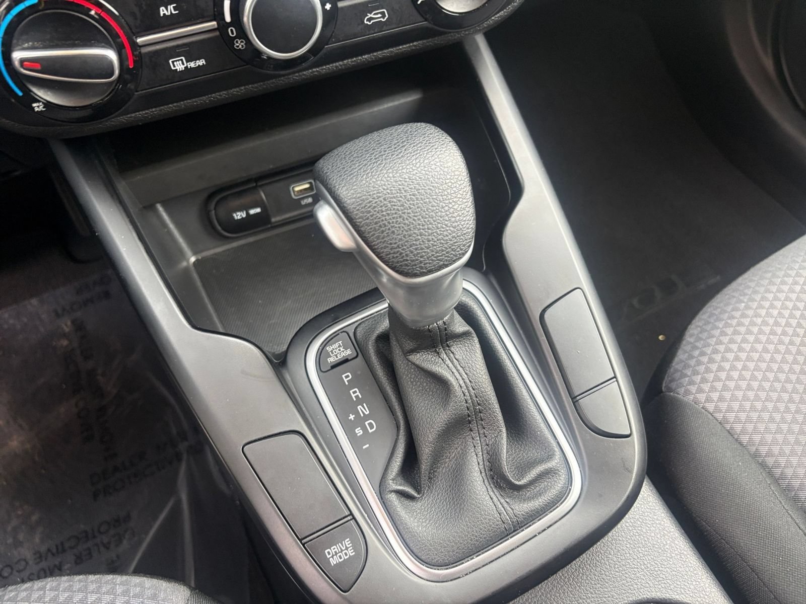 Used 2025 Kia Soul LX w/ LX Technology Package FWD image 35
