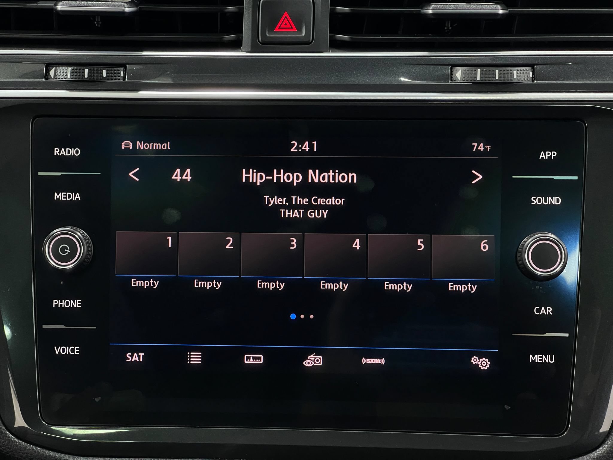 Used 2019 Volkswagen Tiguan SEL AWD/4WD image 23