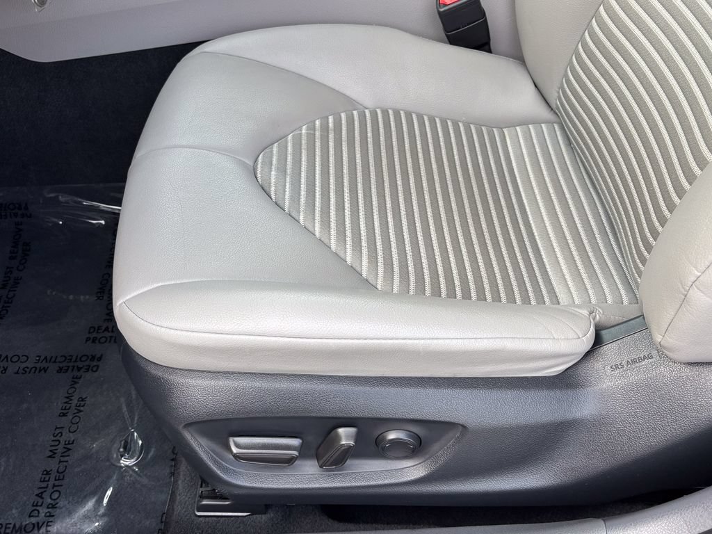 Used 2024 Toyota Camry SE FWD image 18