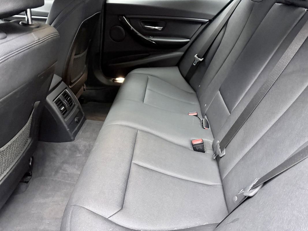 Used 2018 BMW 320i xDrive Sedan image 13