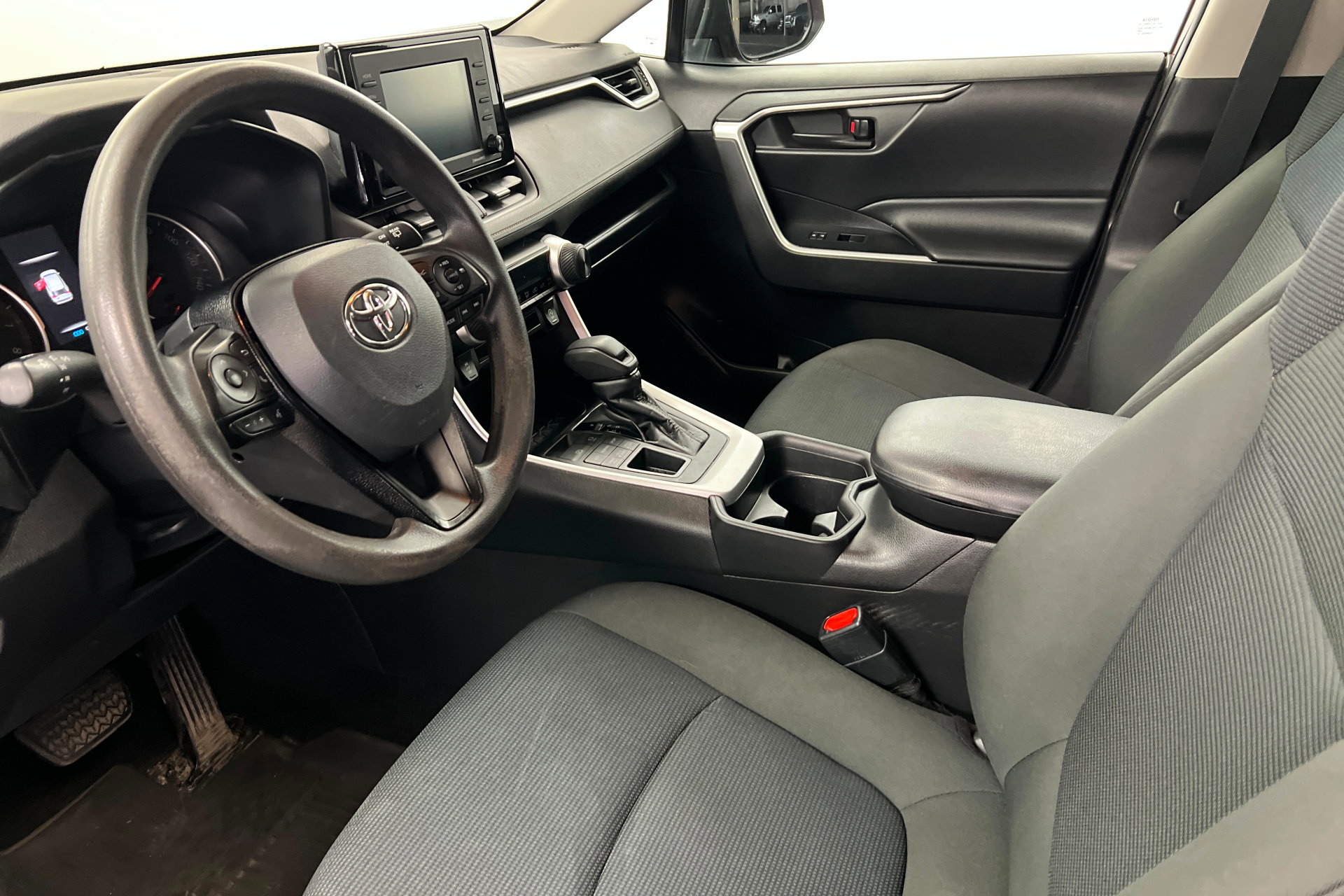 Used 2021 Toyota RAV4 LE image 15