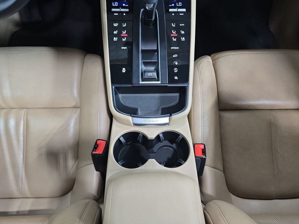 Certified 2023 Porsche Macan AWD/4WD image 20