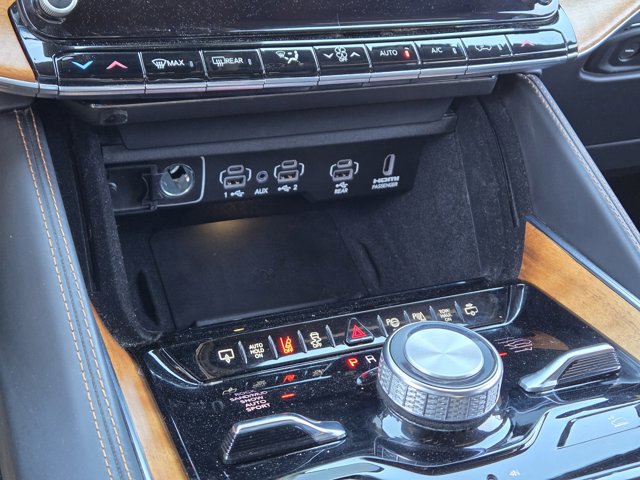 Used 2022 Jeep Grand Wagoneer Series III w/ Rear Seat Video Group 1 image 32