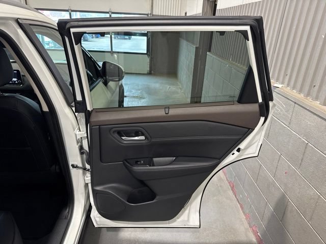 Certified 2023 Nissan Rogue SV w/ SV Premium B Package AWD/4WD image 14
