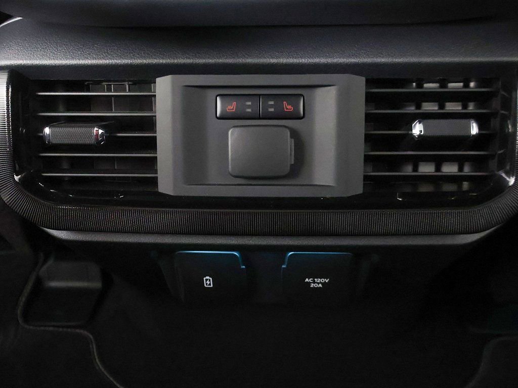 Used 2023 Ford F150 Lightning Platinum image 38