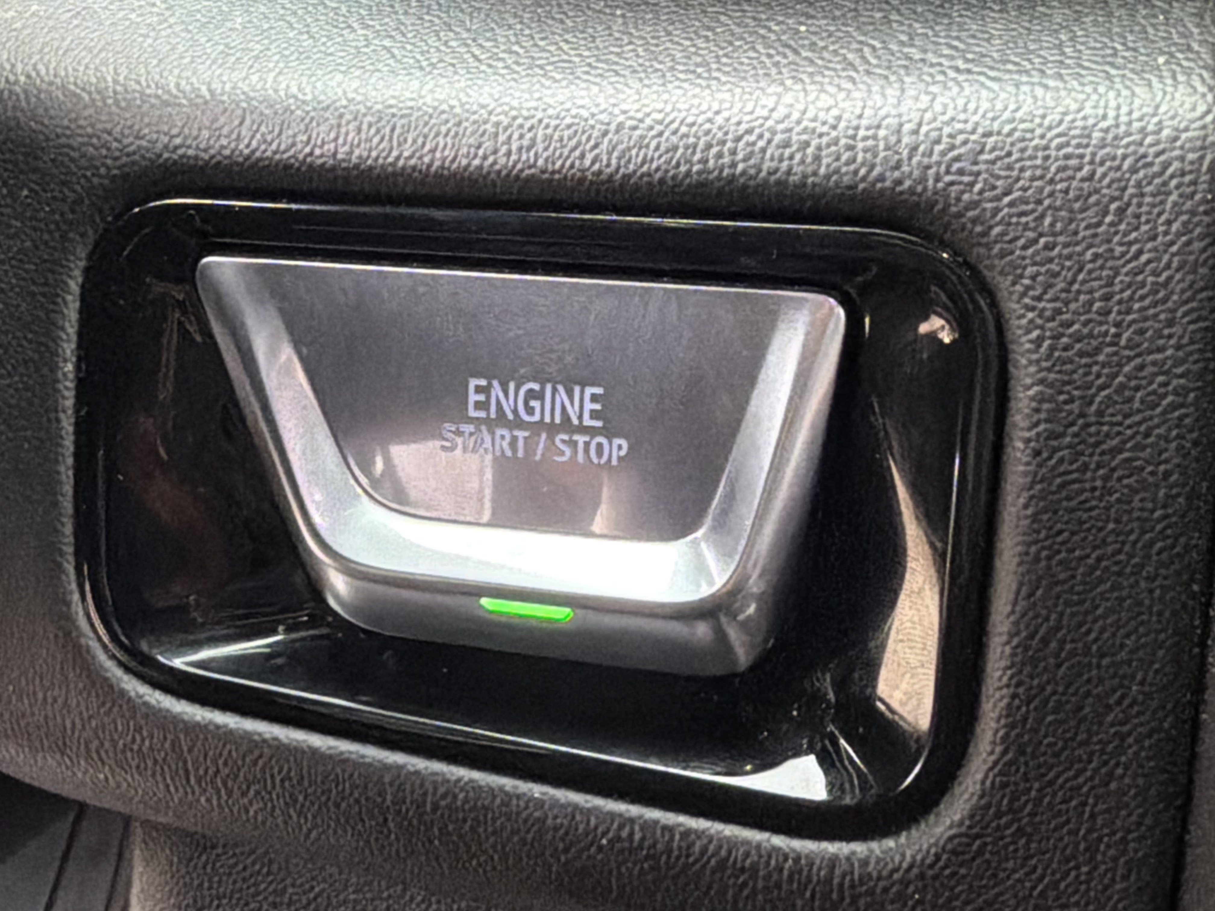 Used 2025 GMC Yukon Denali AWD/4WD image 24