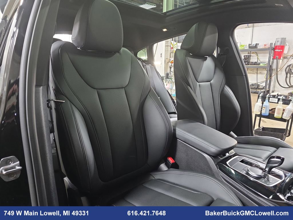 Used 2025 BMW X4 xDrive30i image 10