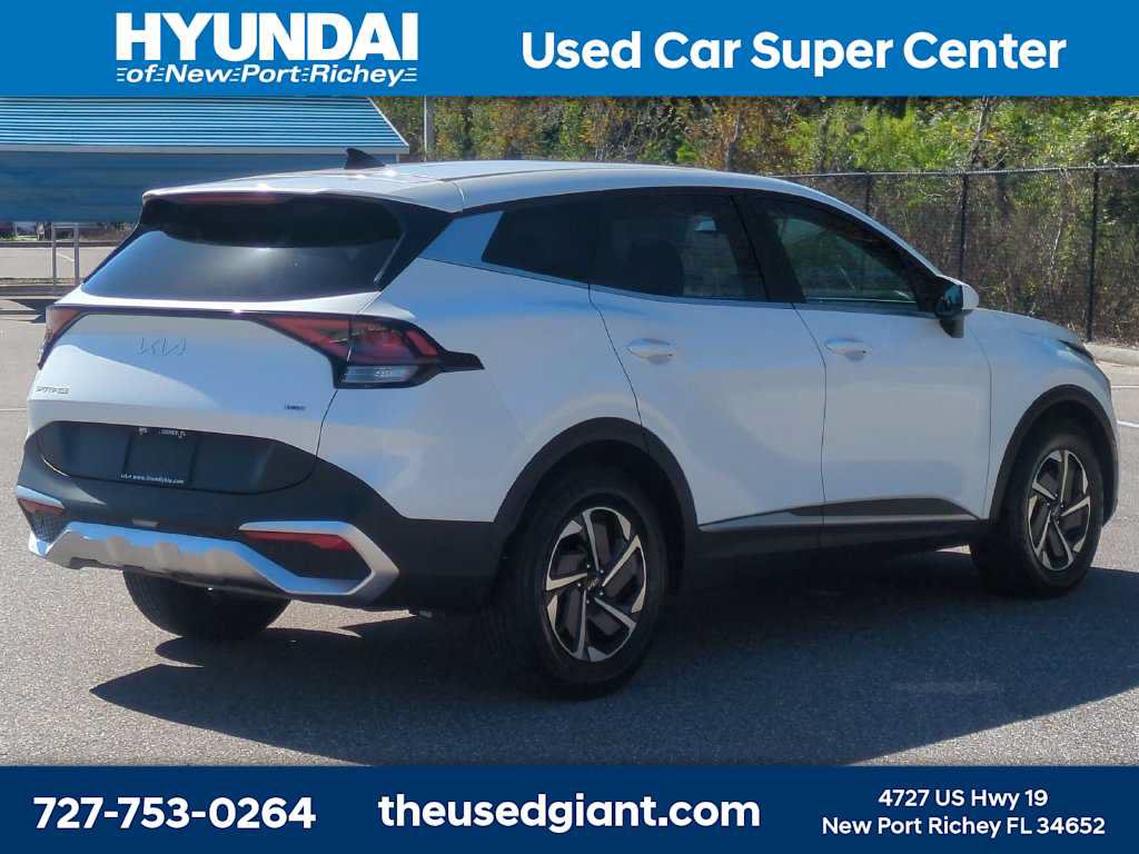 Used 2023 Kia Sportage LX FWD image 5