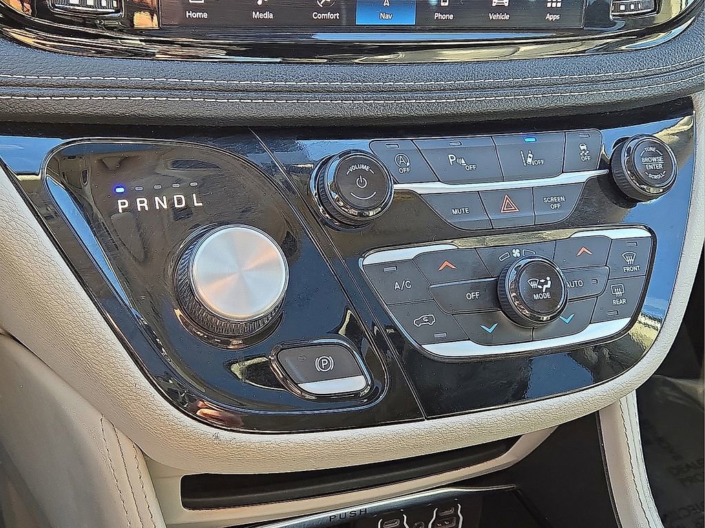 Used 2023 Chrysler Pacifica Limited image 30
