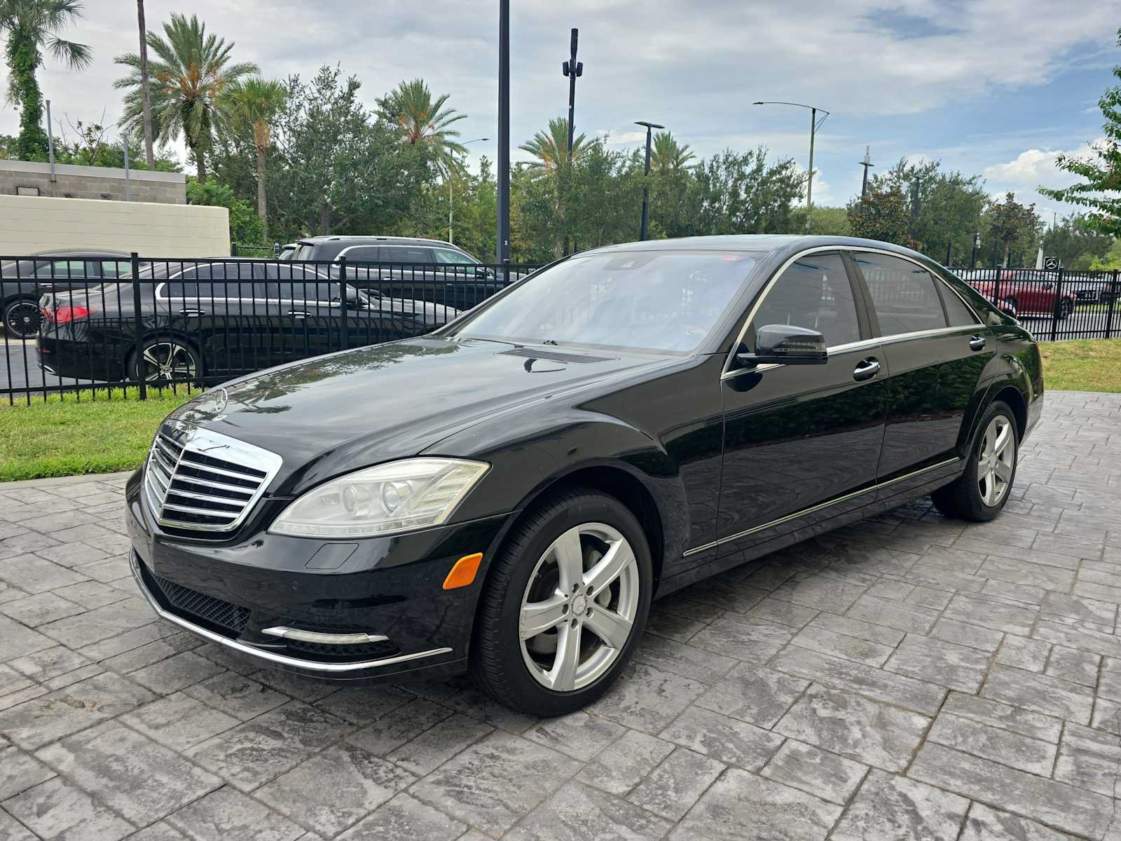 Used 2011 Mercedes-Benz S 550 4MATIC image 9