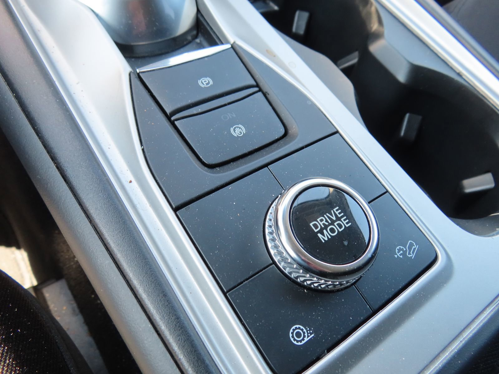 Used 2022 Ford Explorer XLT image 28