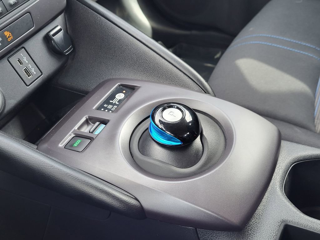 Used 2024 Nissan Leaf S image 11