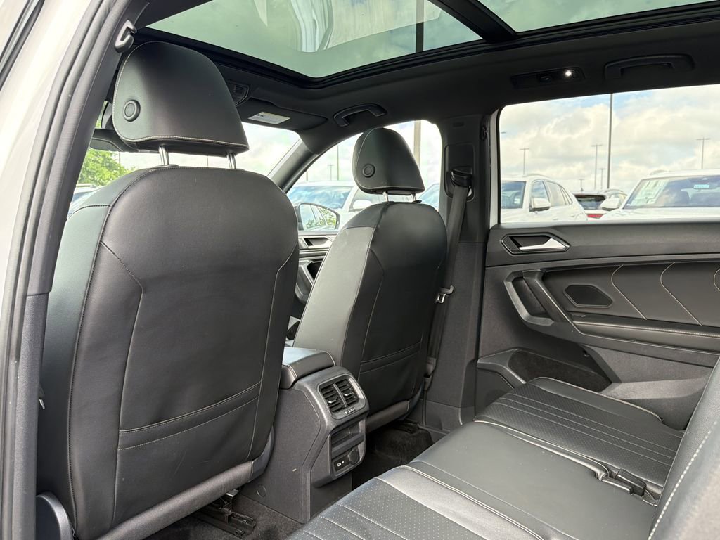 Used 2022 Volkswagen Tiguan SE R-Line FWD image 12