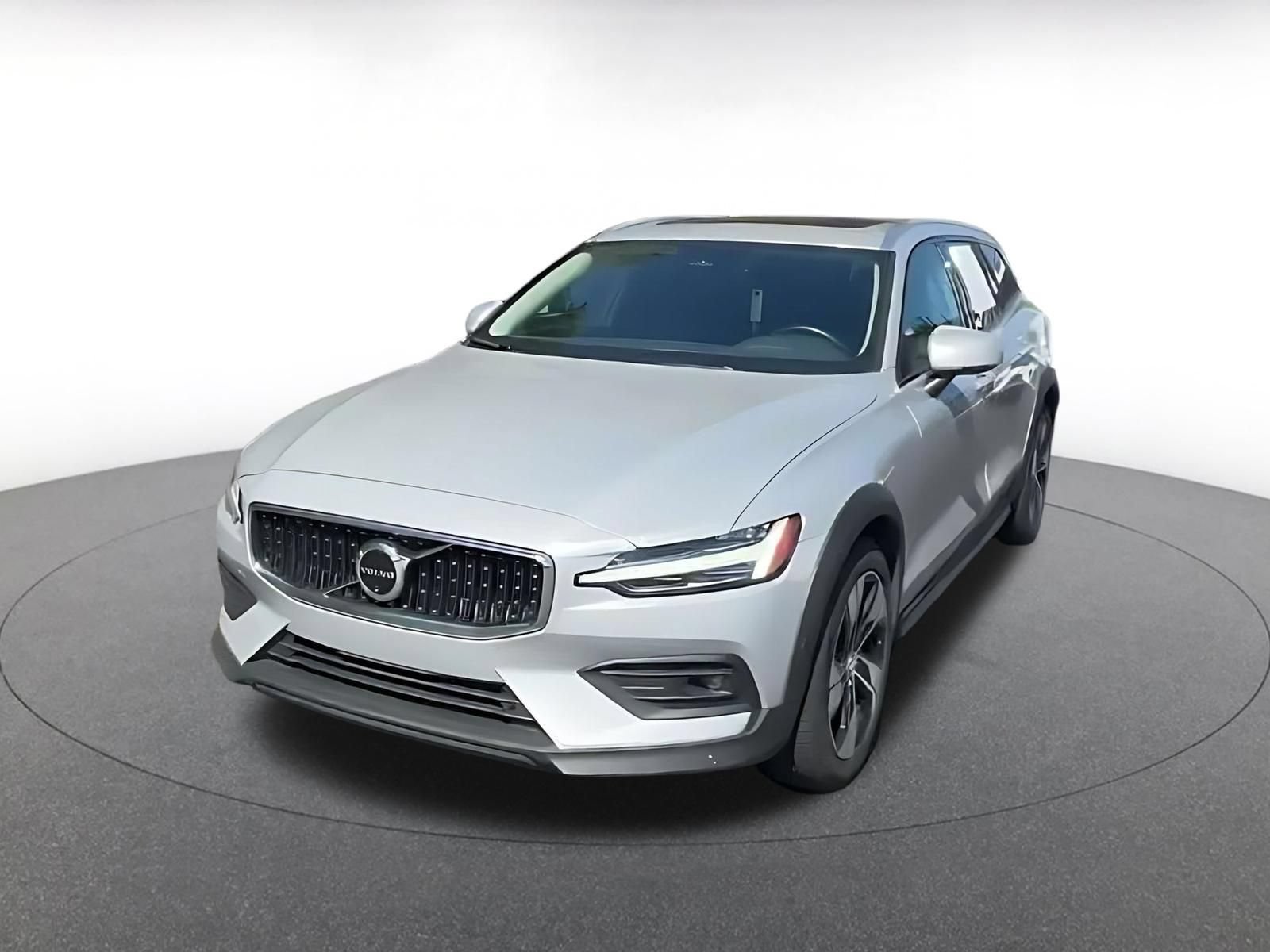 Used 2025 Volvo V60 B5 Cross Country Plus AWD/4WD image 6