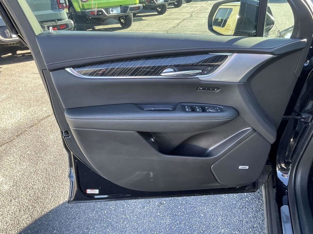 Used 2023 Cadillac XT6 Premium Luxury image 24