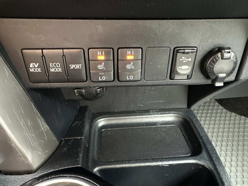 Used 2018 Toyota RAV4 Limited image 33