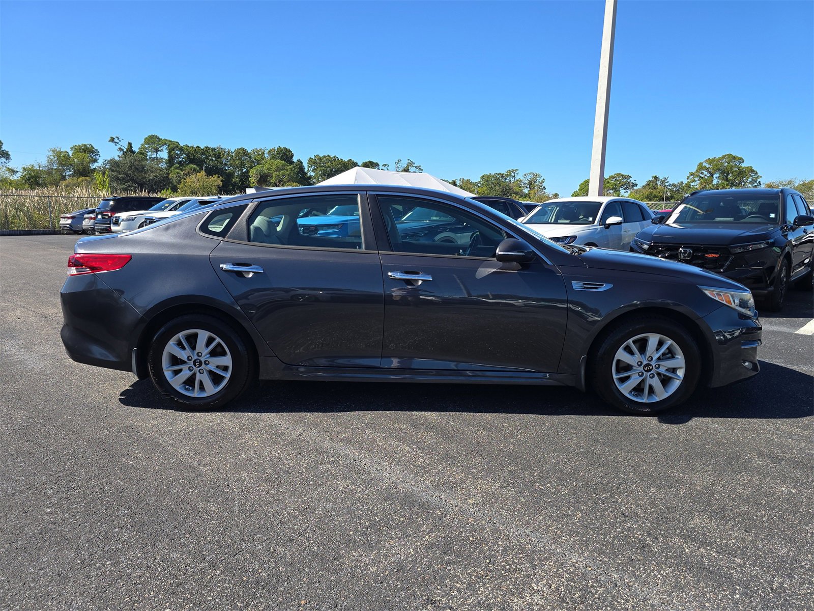 Used 2017 Kia Optima LX image 3