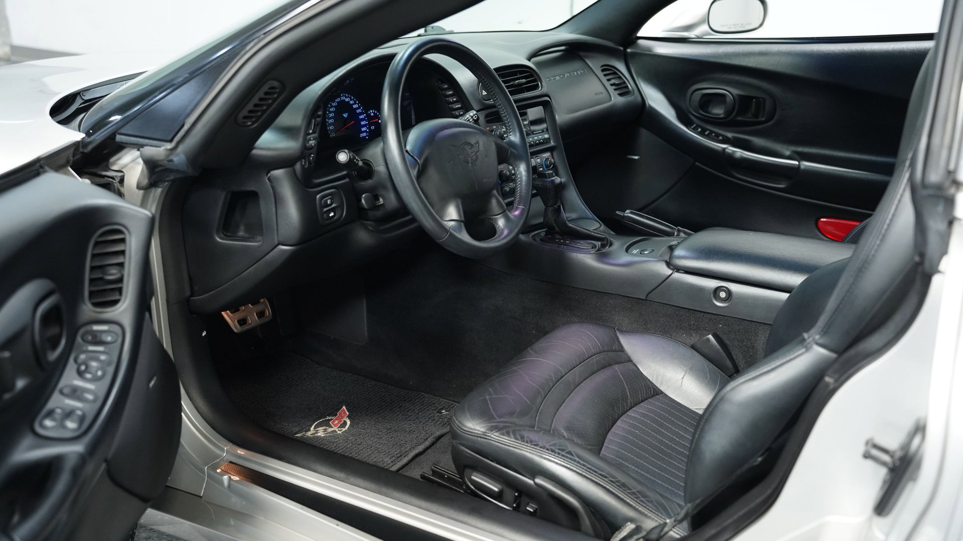 Used 2004 Chevrolet Corvette Coupe w/ Preferred Equipment Group image 4