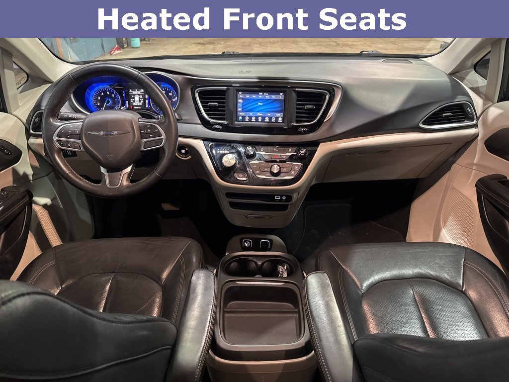 Used 2020 Chrysler Pacifica Touring-L image 2