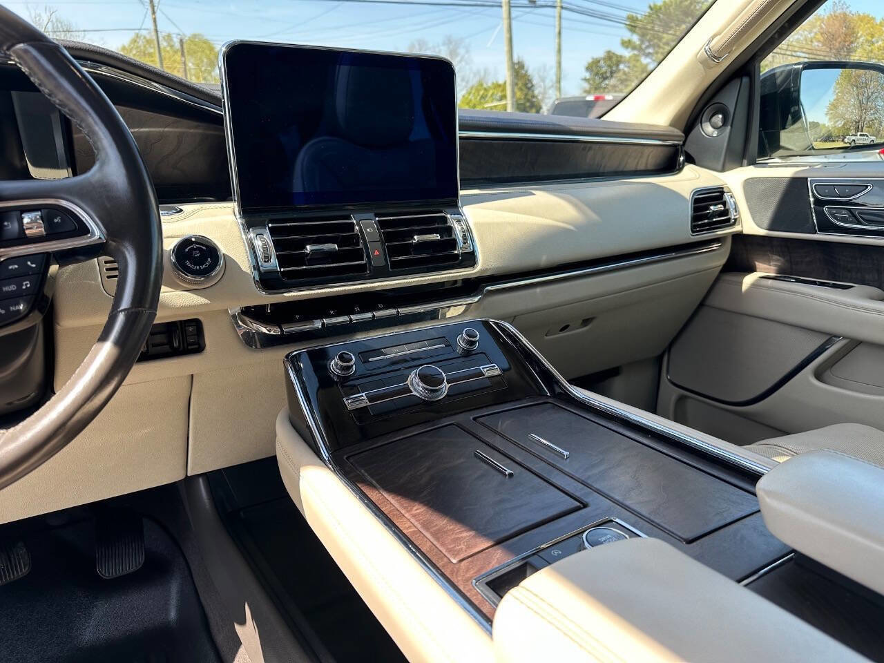 Used 2019 Lincoln Navigator L Reserve image 3
