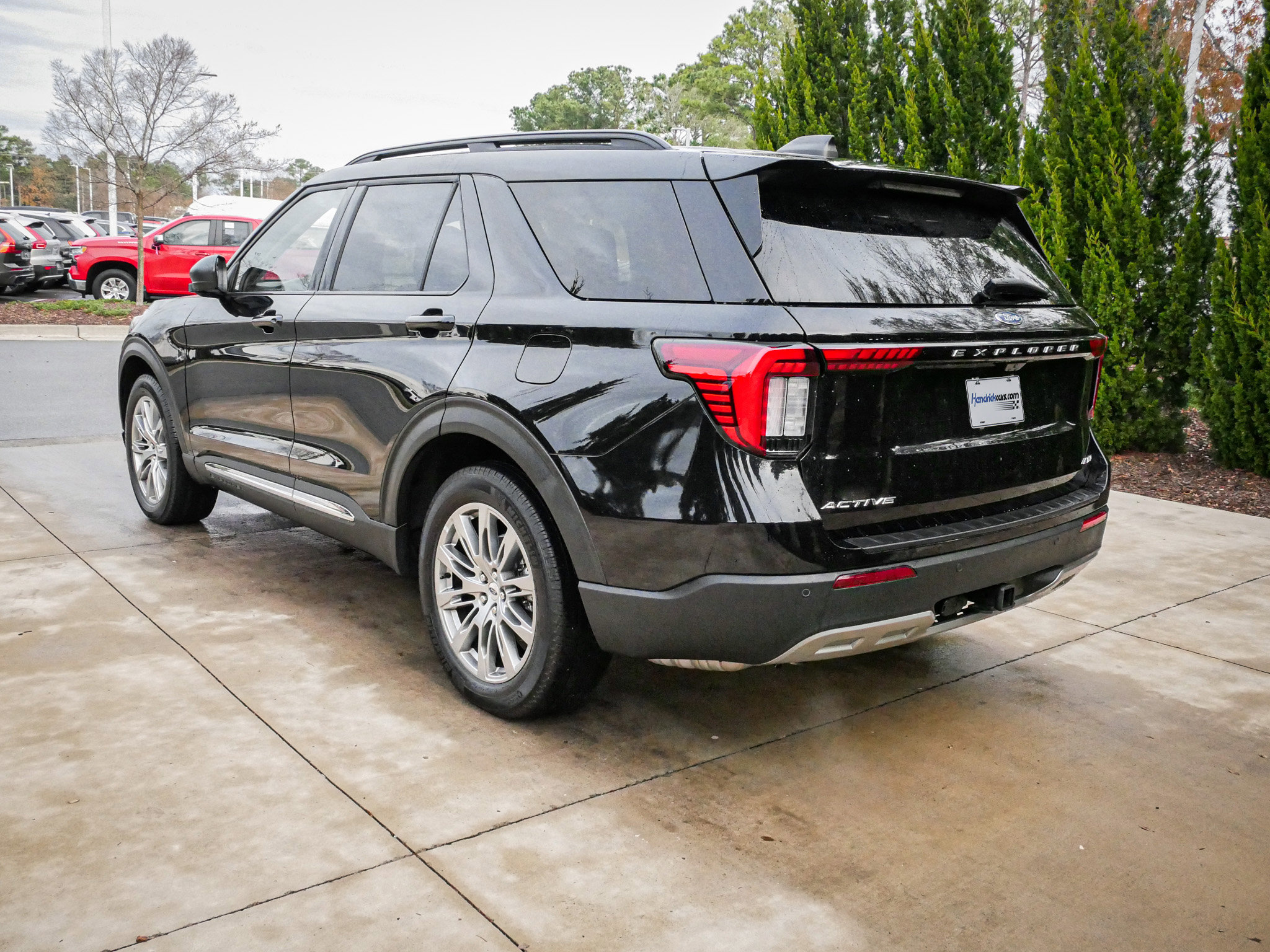 Used 2025 Ford Explorer Active w/ Active Comfort Package image 8