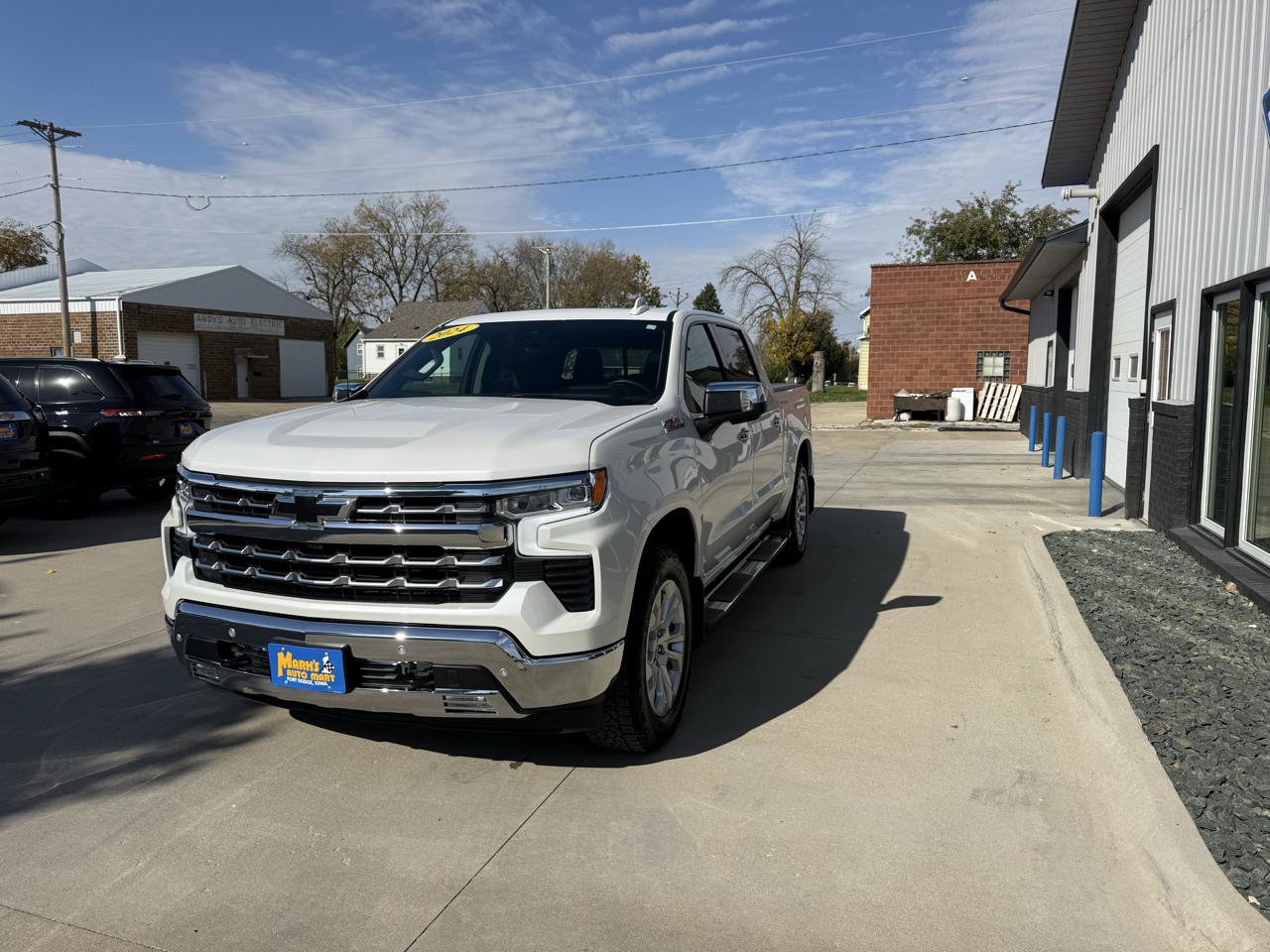 Used 2024 Chevrolet Silverado 1500 LTZ w/ LTZ Premium Package AWD/4WD image 7