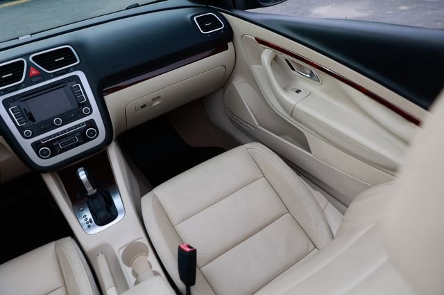 Used 2012 Volkswagen Eos Executive image 25