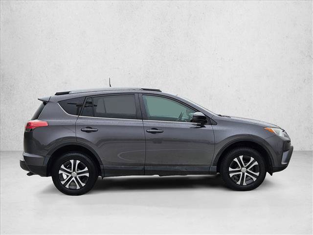 Used 2018 Toyota RAV4 LE FWD image 2