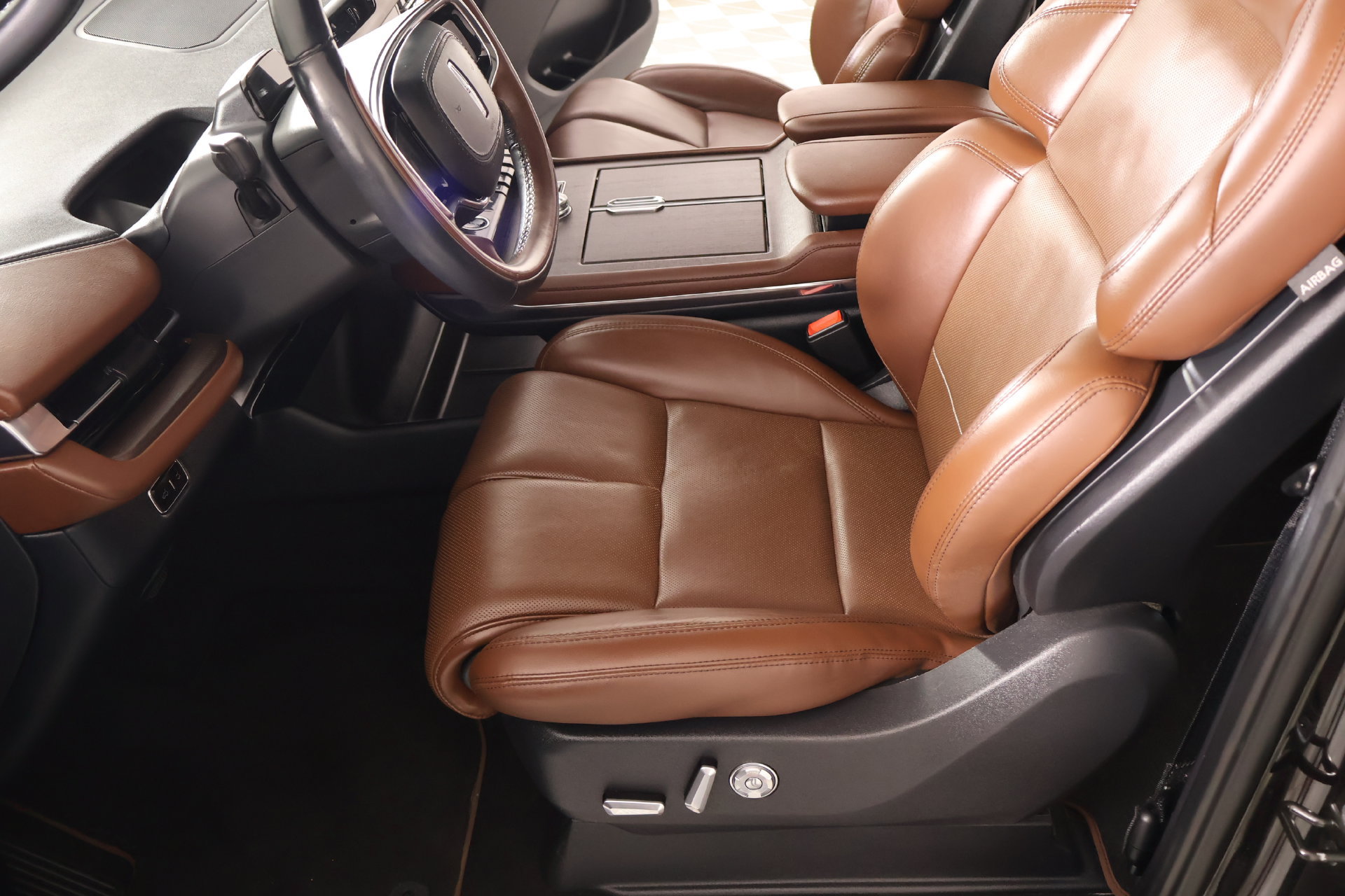 Certified 2025 Lincoln Navigator Reserve AWD/4WD image 11