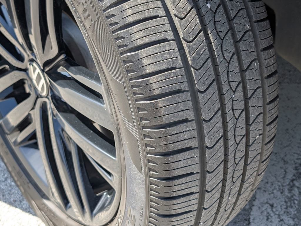 Used 2022 Volkswagen Tiguan SE R-Line image 32