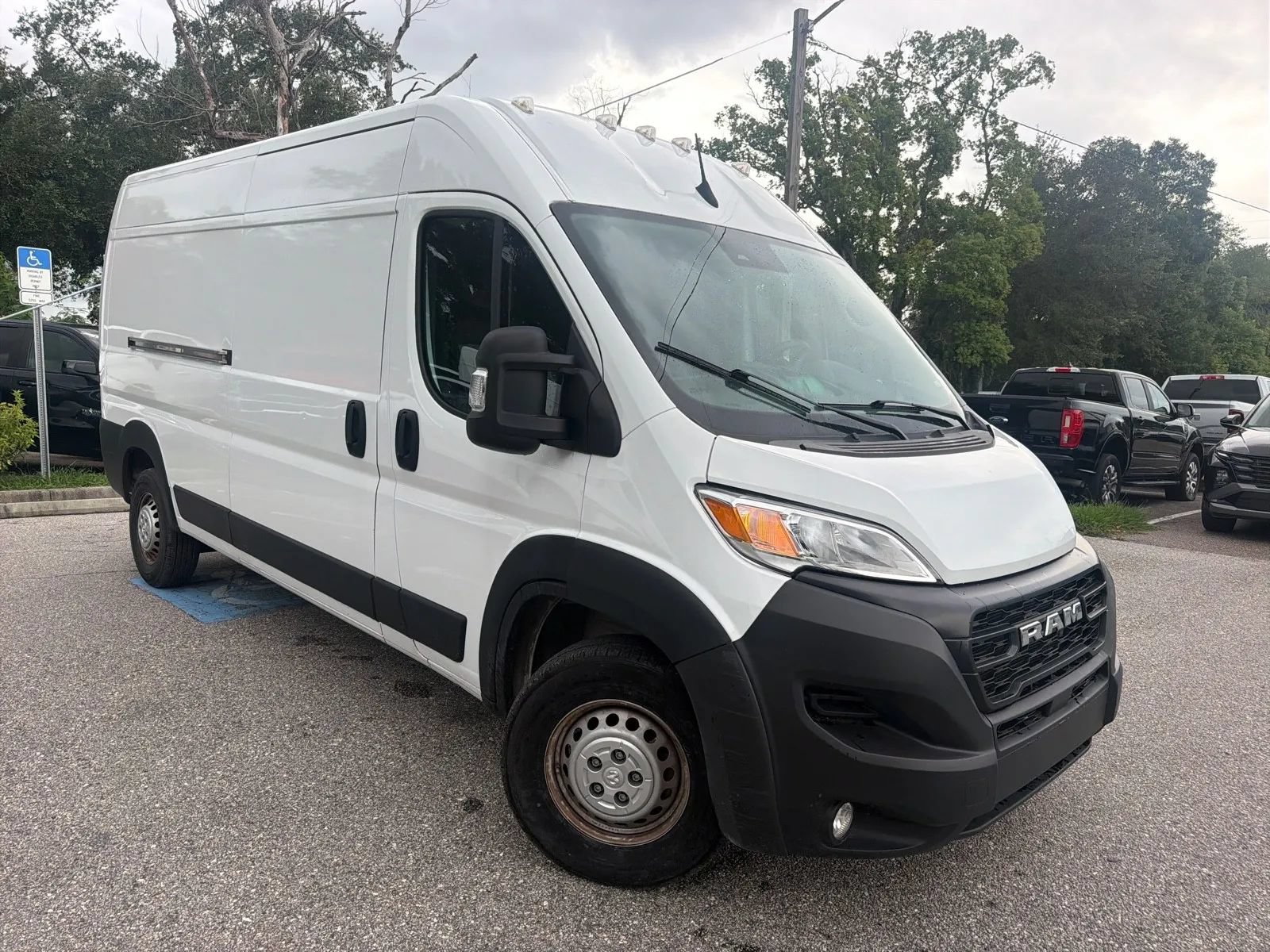 Used 2025 RAM ProMaster 2500 w/ Convenience Group FWD image 6