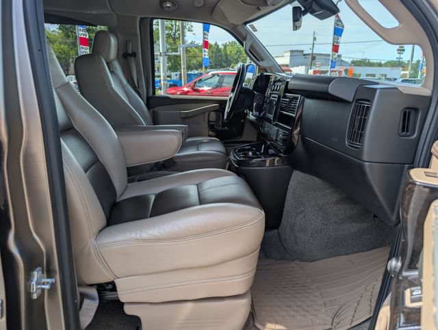Used 2019 Chevrolet Express 2500 RWD image 12