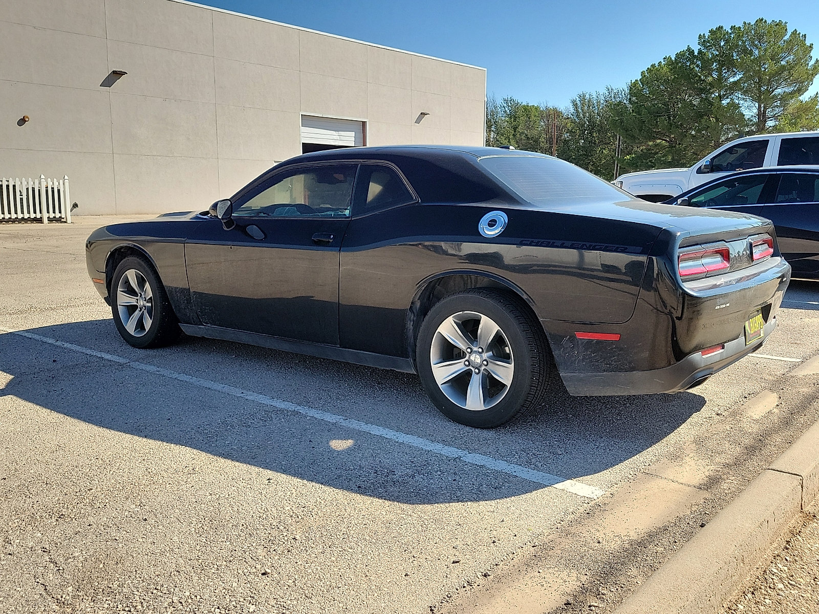 Used 2016 Dodge Challenger SXT RWD image 2