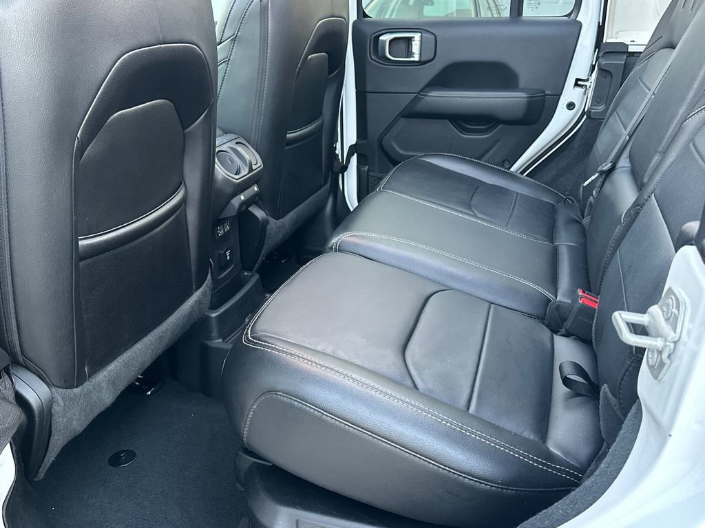 Used 2022 Jeep Wrangler Unlimited Sahara AWD/4WD image 15
