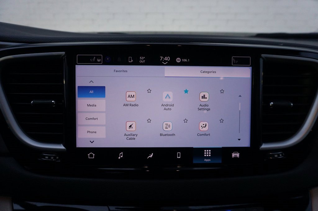 Used 2024 Chrysler Pacifica Touring-L image 15