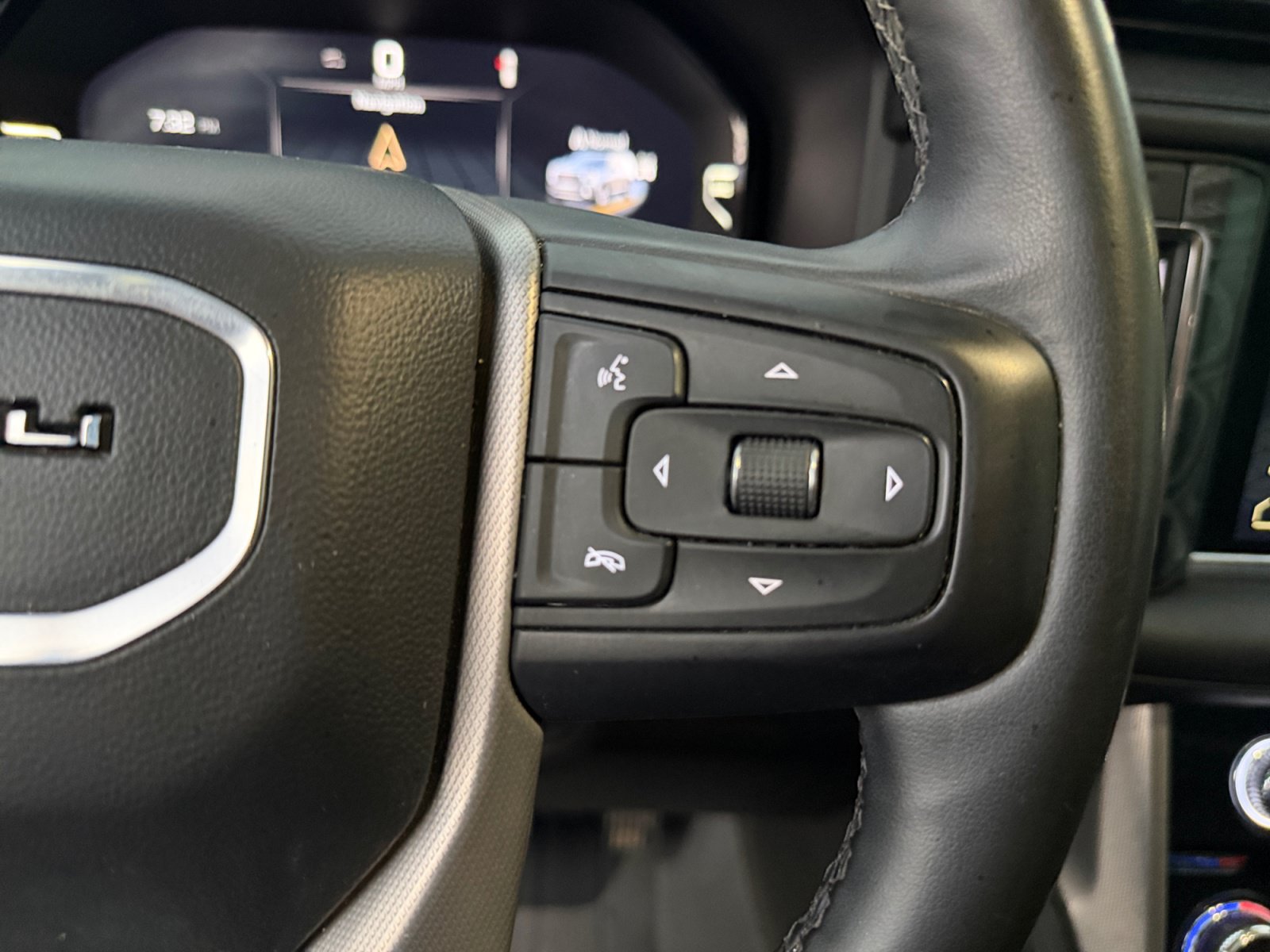 Used 2023 GMC Yukon XL Denali AWD/4WD image 19