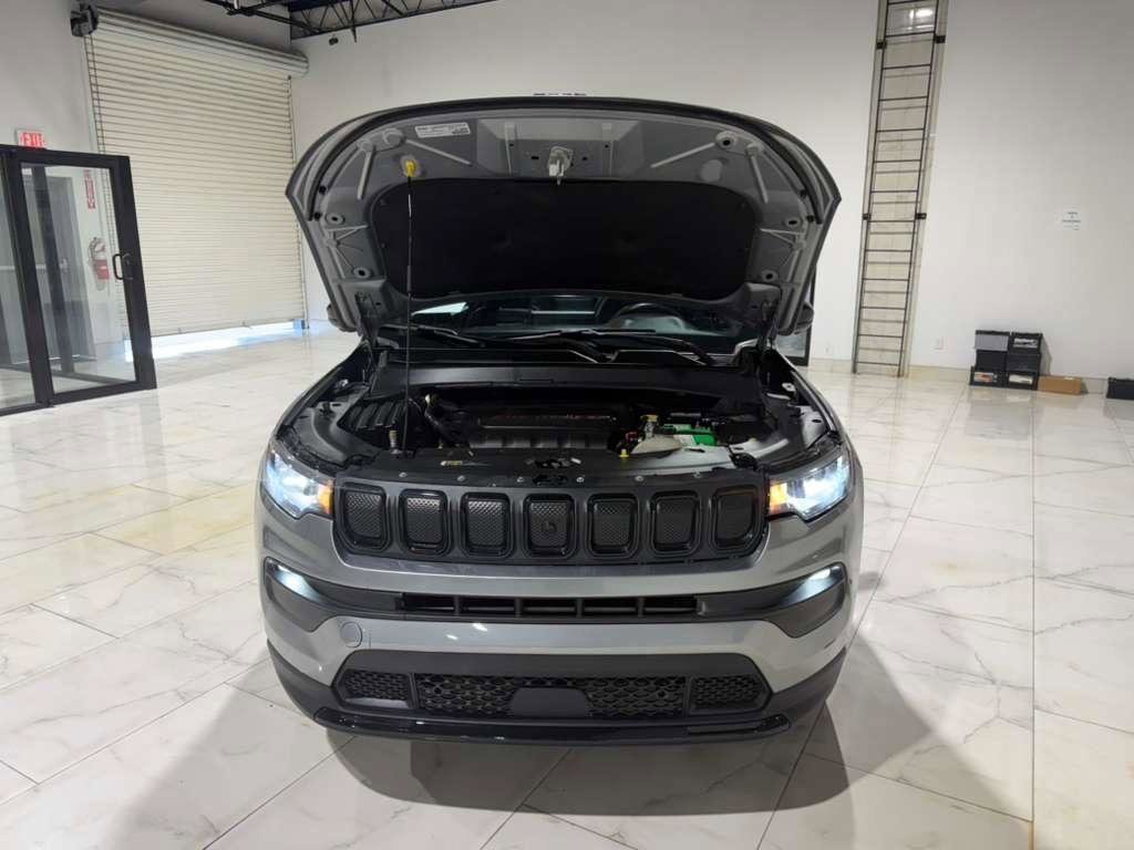 Used 2022 Jeep Compass Latitude w/ Sun and Sound Group FWD image 4