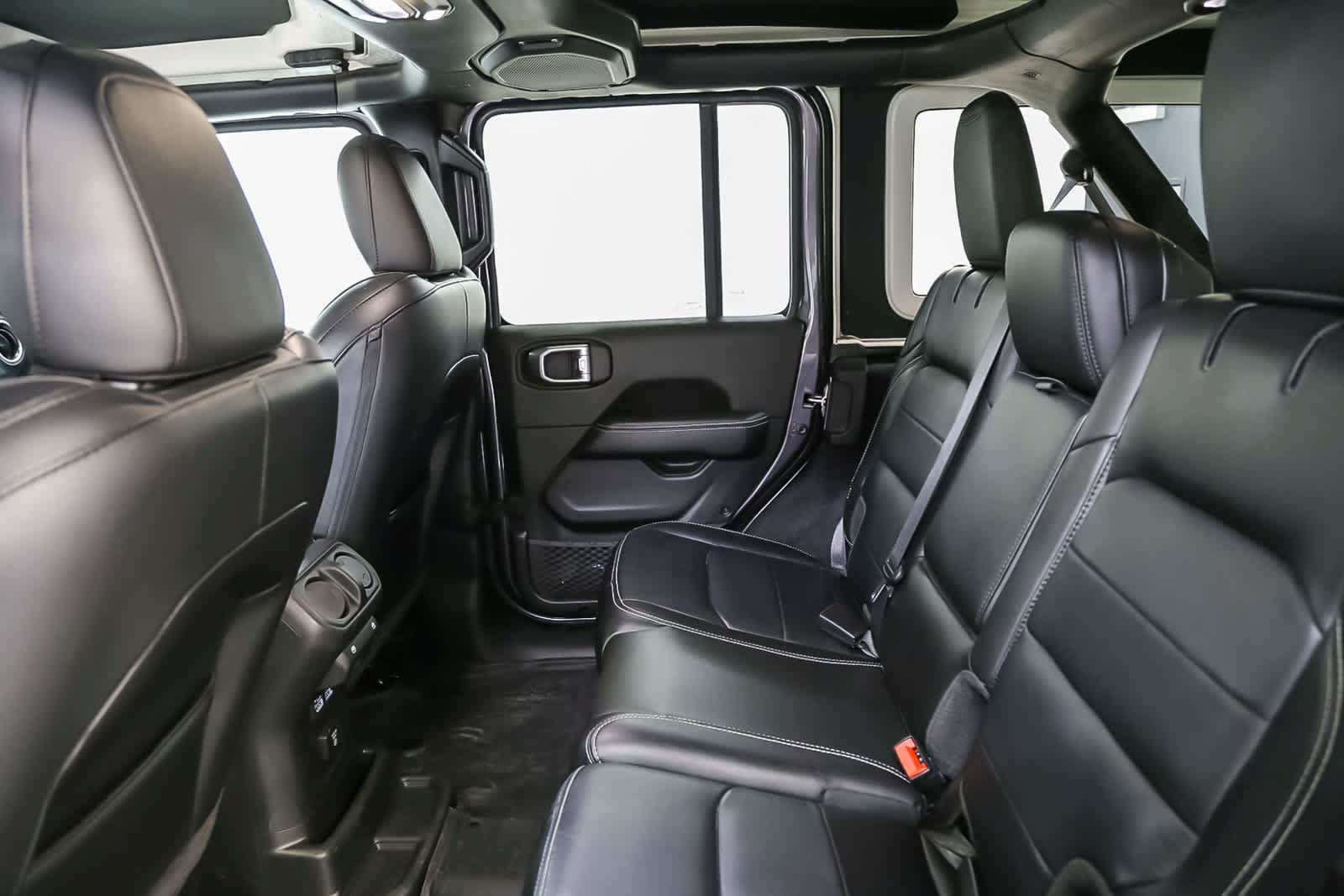 Used 2023 Jeep Wrangler Unlimited Sahara AWD/4WD image 24