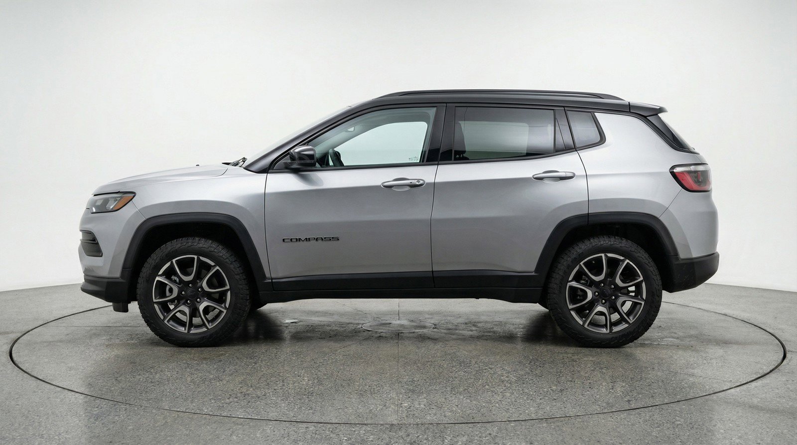 Used 2025 Jeep Compass Trailhawk AWD/4WD image 5