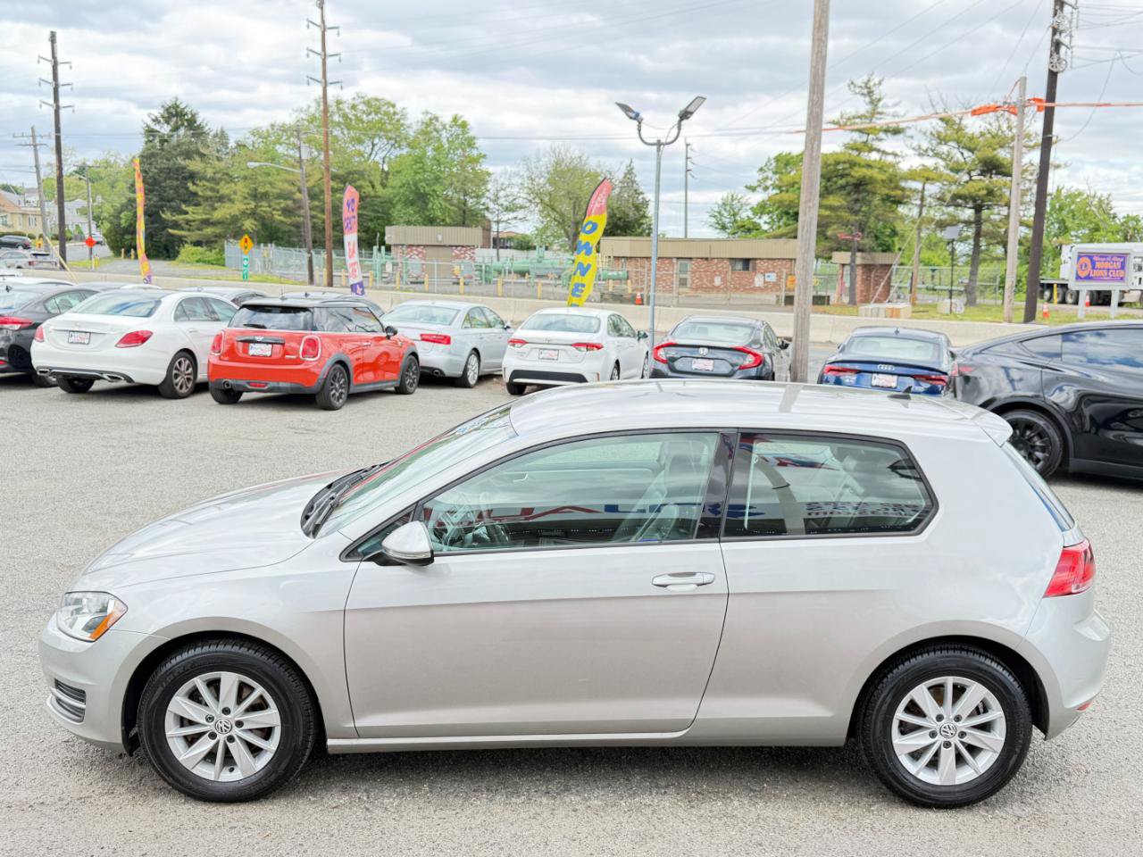 Used 2015 Volkswagen Golf S FWD image 7