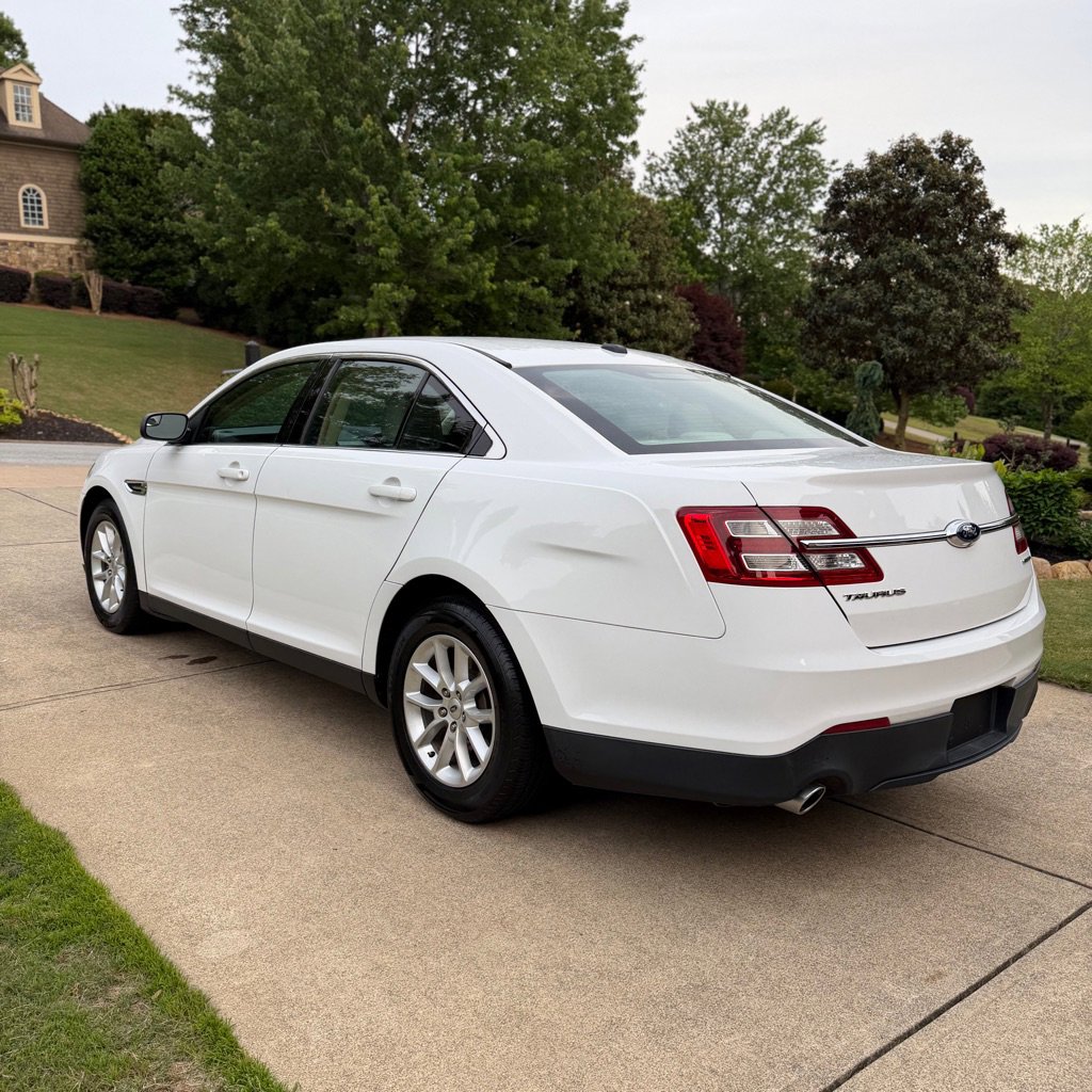 Used 2015 Ford Taurus SE FWD image 7