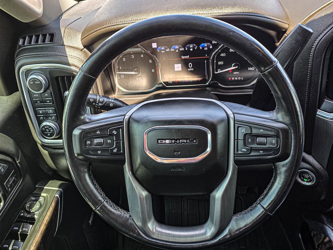 Used 2021 GMC Sierra 2500 Denali w/ Denali Ultimate Package AWD/4WD image 32